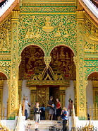 05 Main entrance with golden decorations