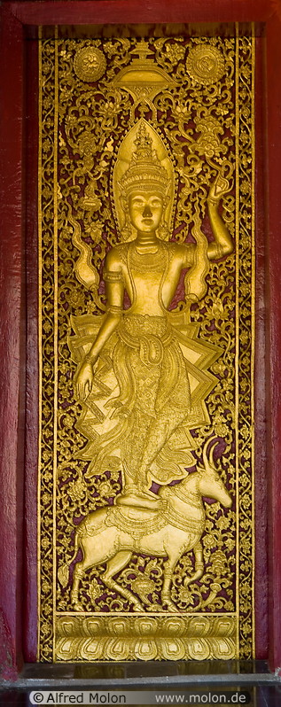 04  Carved and gilded door of the sim
