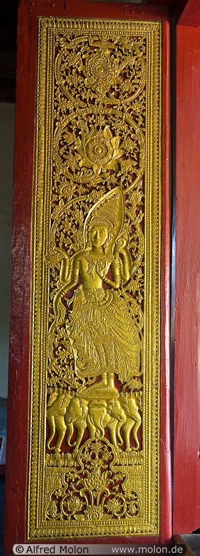 06  Carved and gilded door of the sim