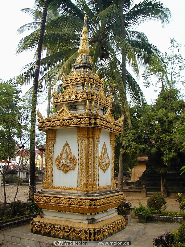 06 Tomb in Wat Sisaket