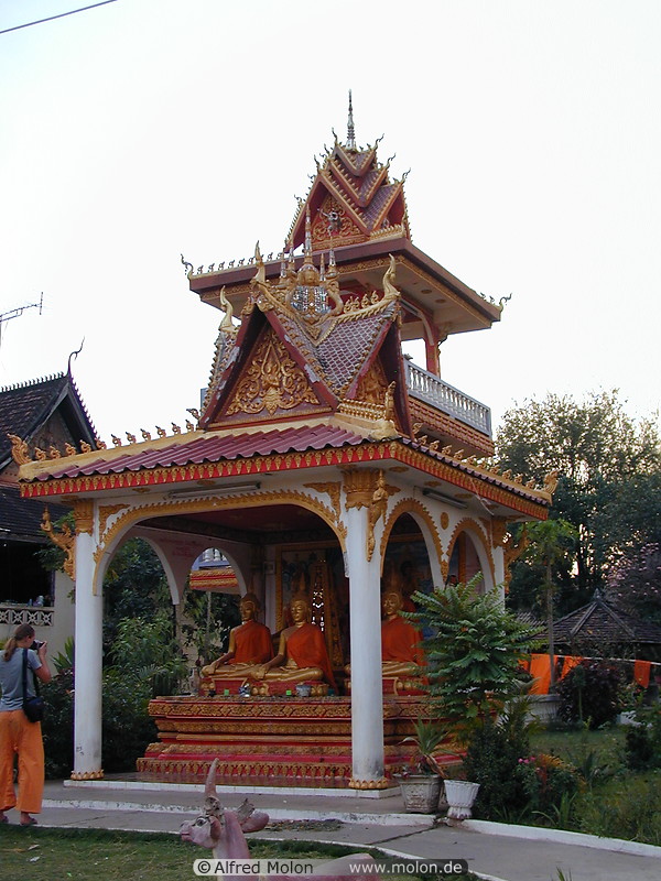 16 Wat That Luang Tai temple