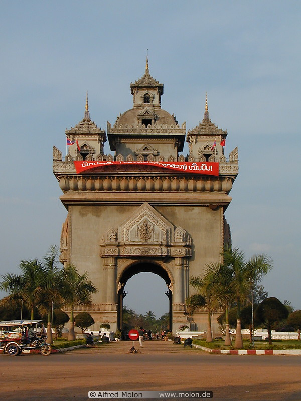 06 Patuxai arch in the year 2000