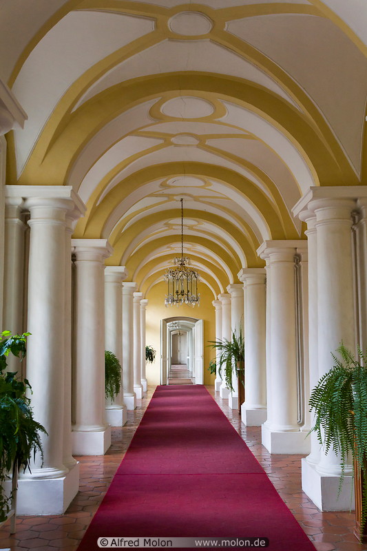 13 Corridor with pillars