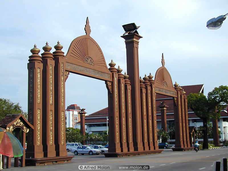 22 Sultan Ismail Petra Arch