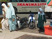 08 Local ladies with Islamic dress