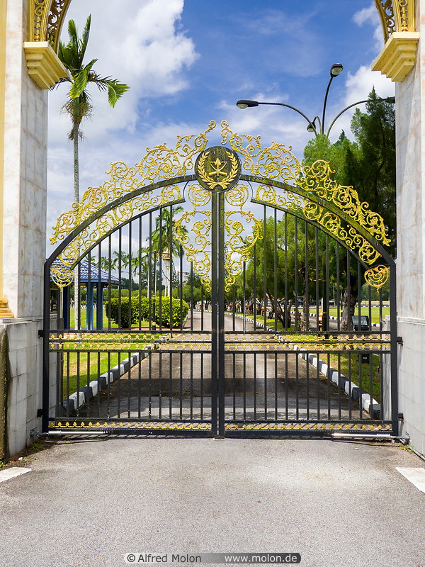04 Abu Bakar palace gate
