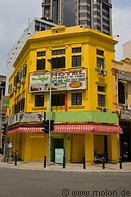 02 Yellow Hollywood budget hotel