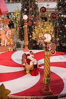 06 Centre court with Christmas stand
