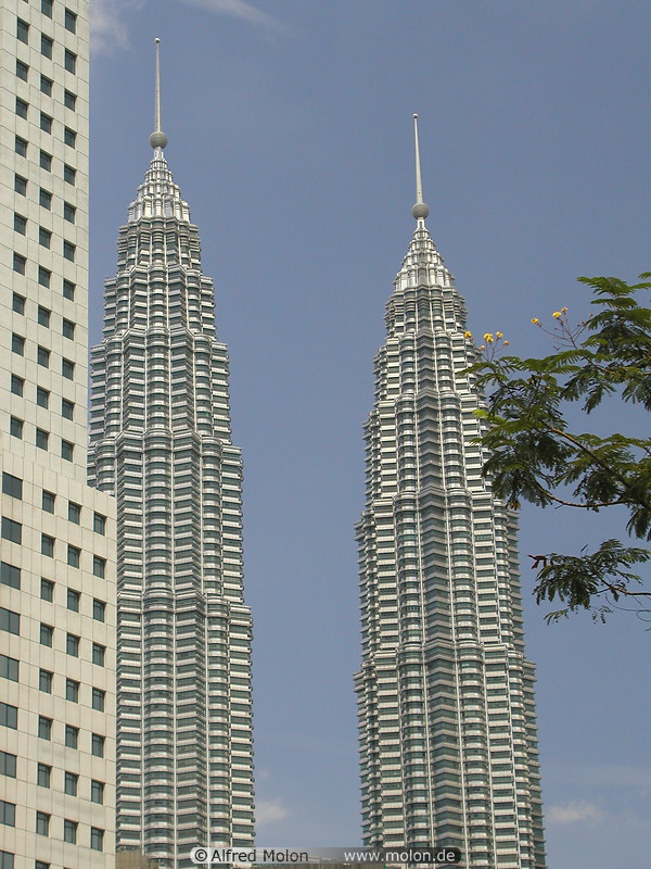 02 Petronas towers