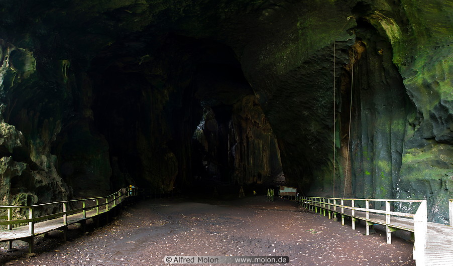 03 Frontal view of cave with walkways