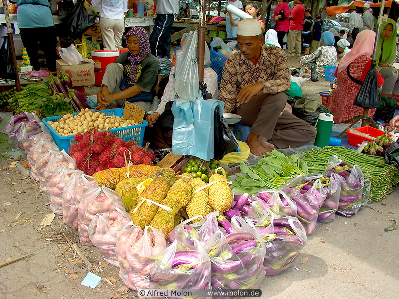 04 Kota Belud market