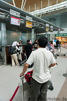 04 Queueing up at the check-in counter