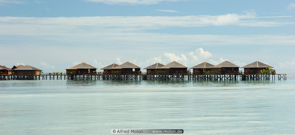 15 Sipadan water village resort