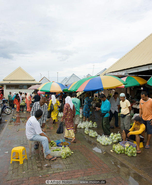 07 Market stalls