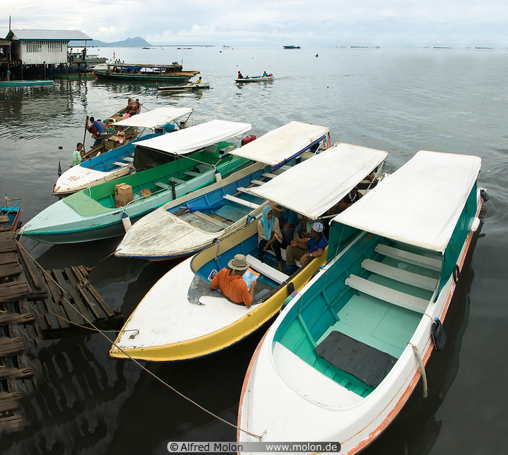 19 Boats in harbour