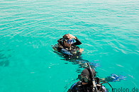 05 Divers in the sea