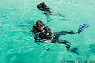 07 Divers in the sea