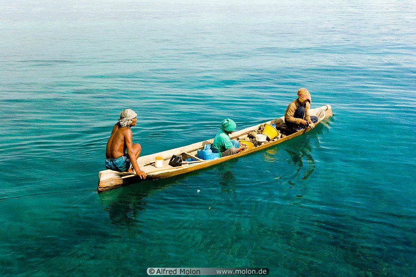 07 Boat with fishing sea gipsies