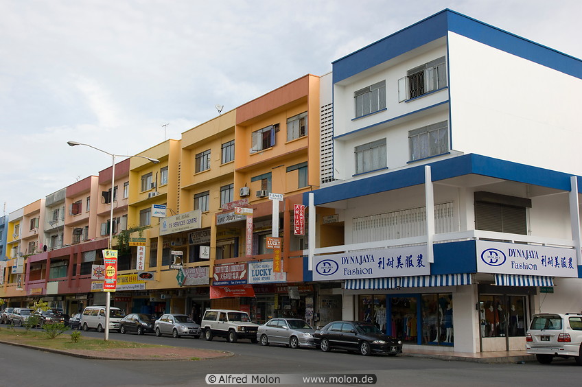 06 Building block with shops
