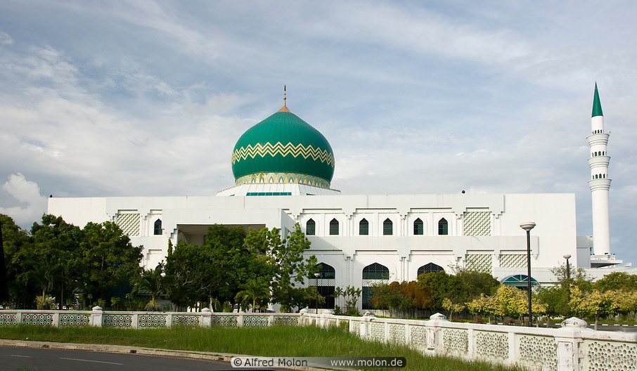 15 Al-Kauthar mosque