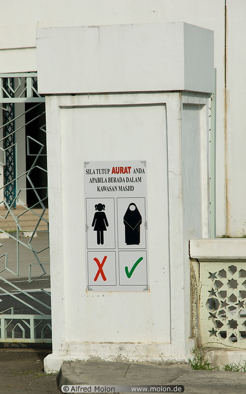 18 Proper dress sign at Al-Kauthar mosque