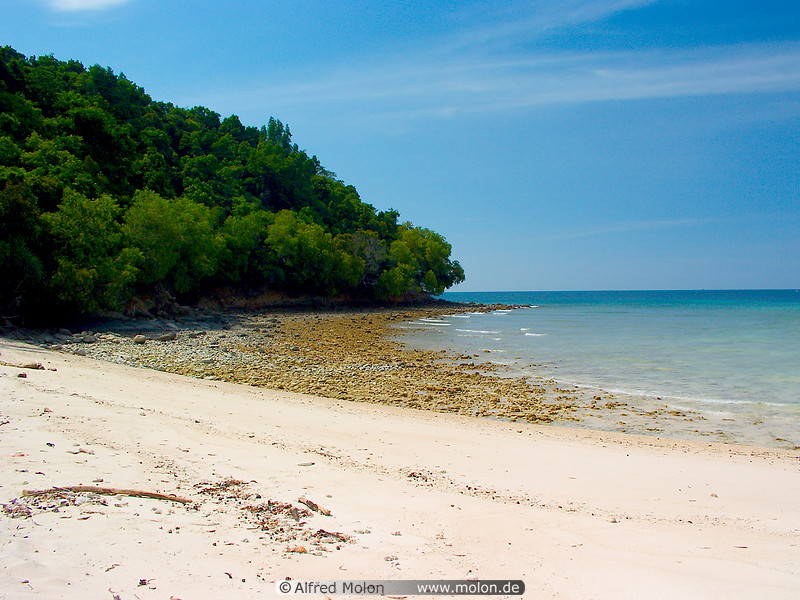 18 Sulug island beach