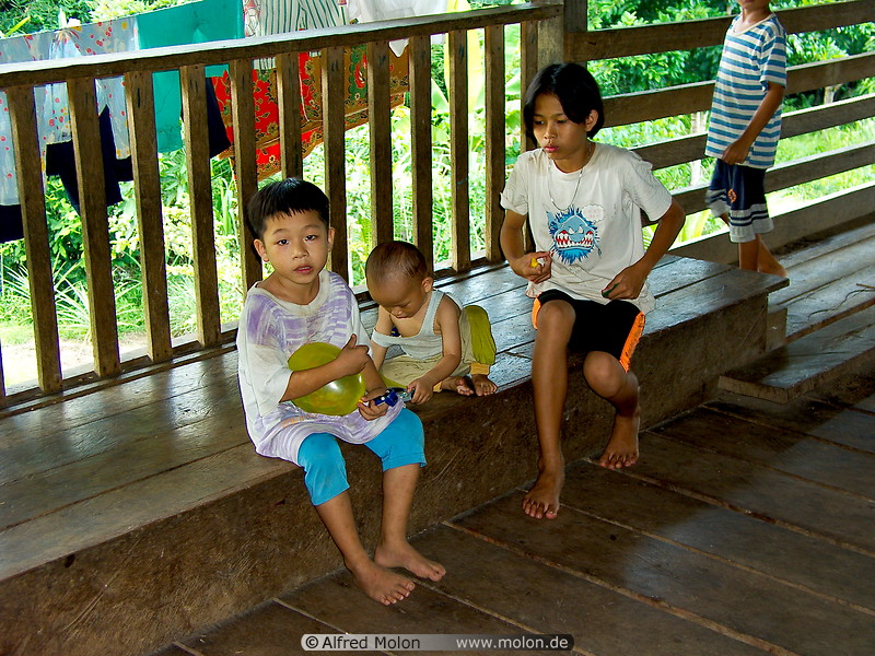 20 Kayan children in the longhouse