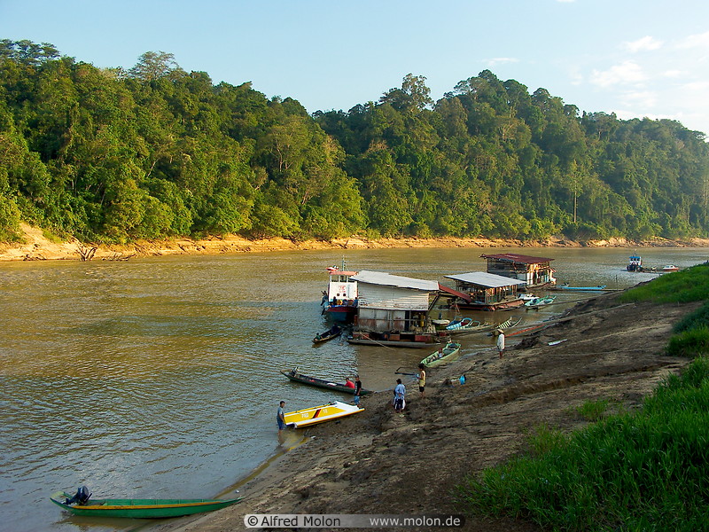 45 Rejang river and boats