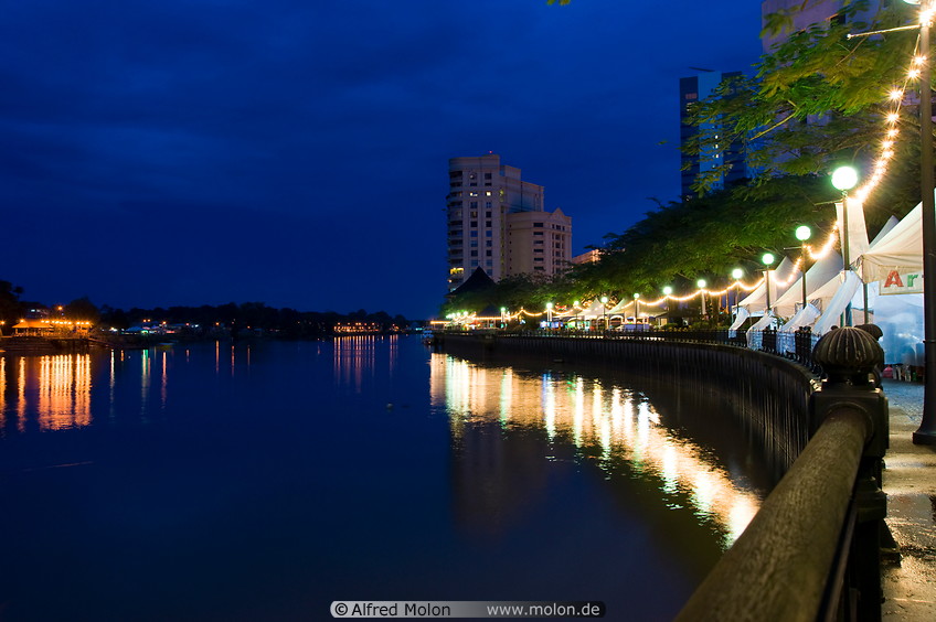 08 Waterfront and Sarawak river at night