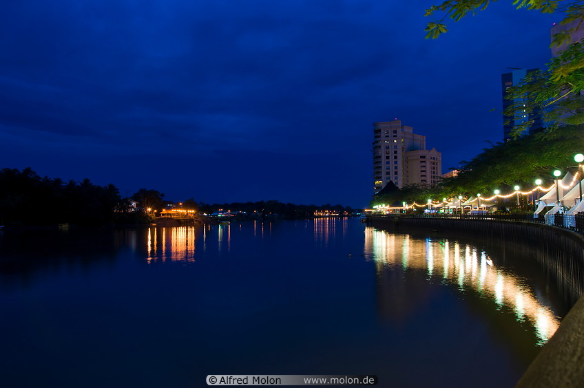 09 Waterfront and Sarawak river at night