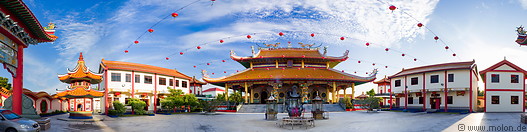 13 Lian Hua San Ching Tien temple