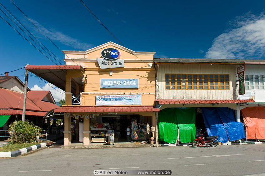 18 Shops in Sematan village