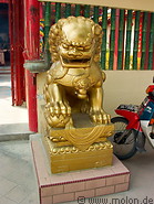 19 Chow Chow statue