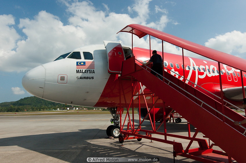 07 Airasia plane in Langkawi airport