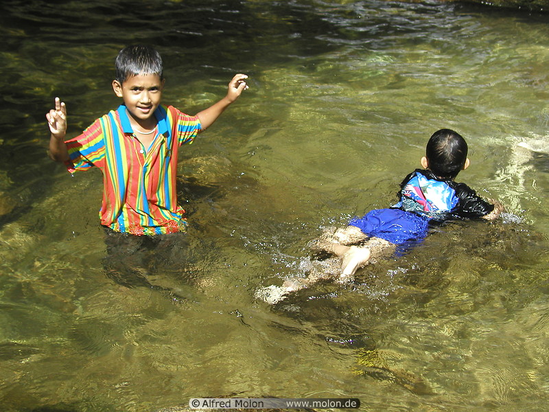 03 Children swimming