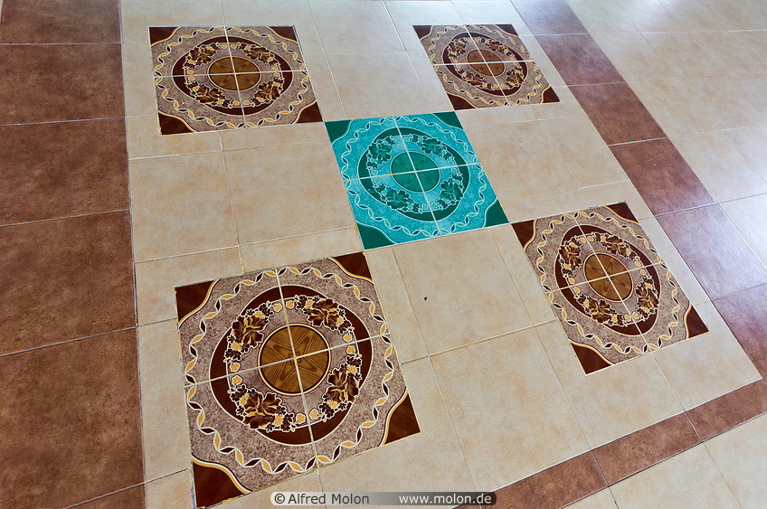 16 Decorated floor