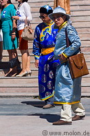 06 People in traditional Mongolian dress