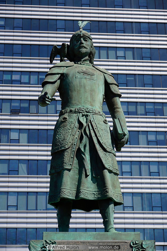 02 Marco Polo statue