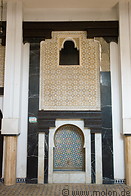 03 Fountain and window with Islamic wall decorations