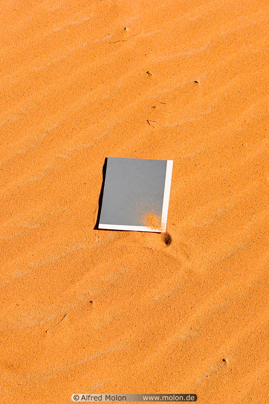 08 Orange desert sand and grey card