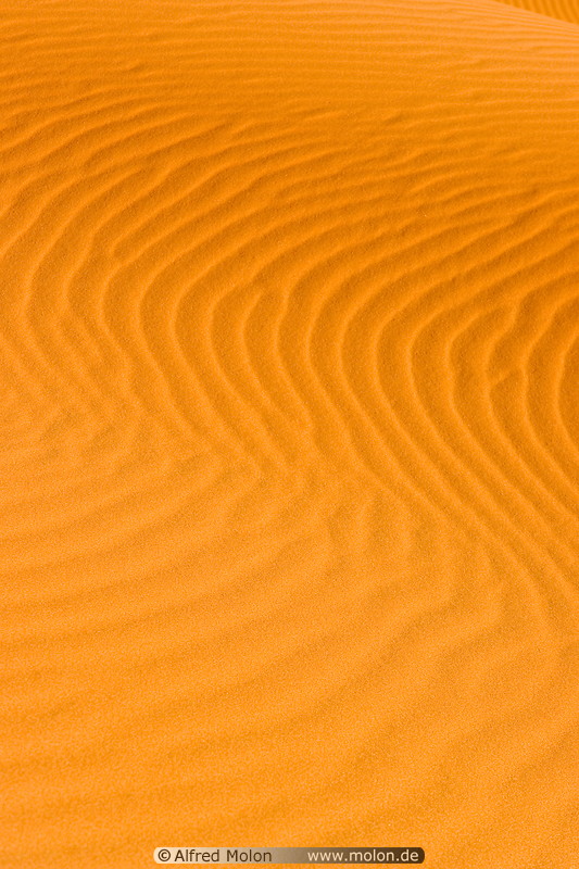 23 Wave patterns in sand dune