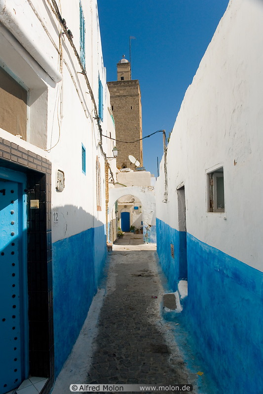 05 Alley with white and blue houses