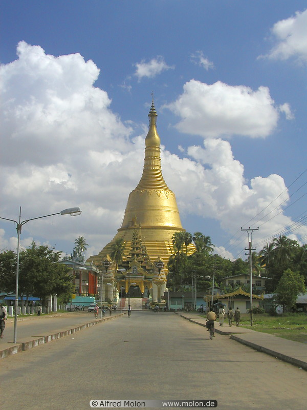 13 Shwemawdaw pagoda
