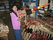 04 Weapons toys seller