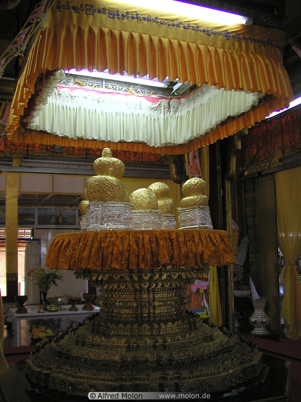04 Phaung Daw U pagoda