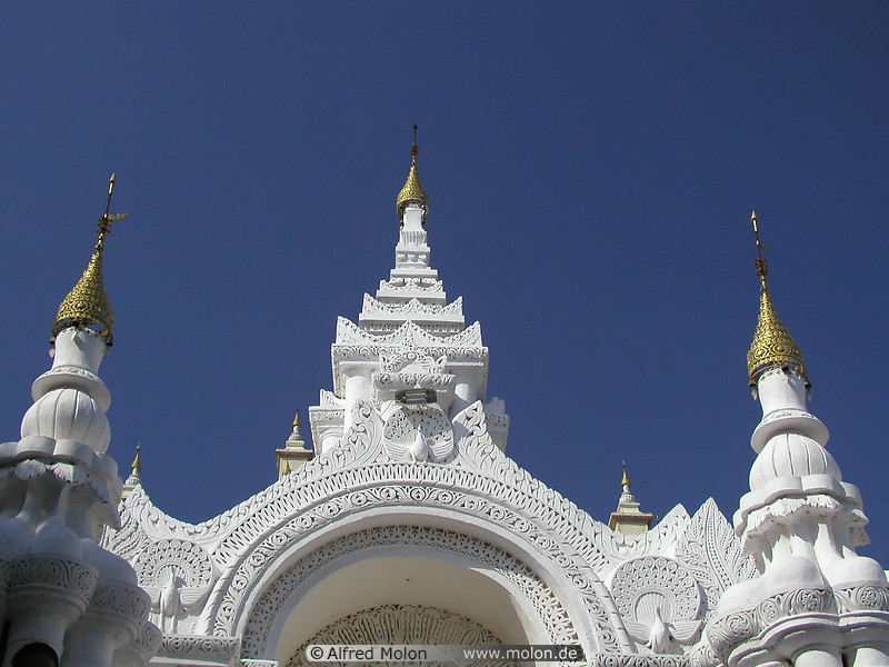 15 White gate to Atumashi monastery