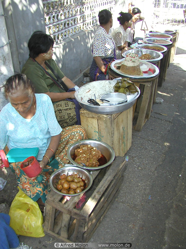 09 Food sellers in Yangon