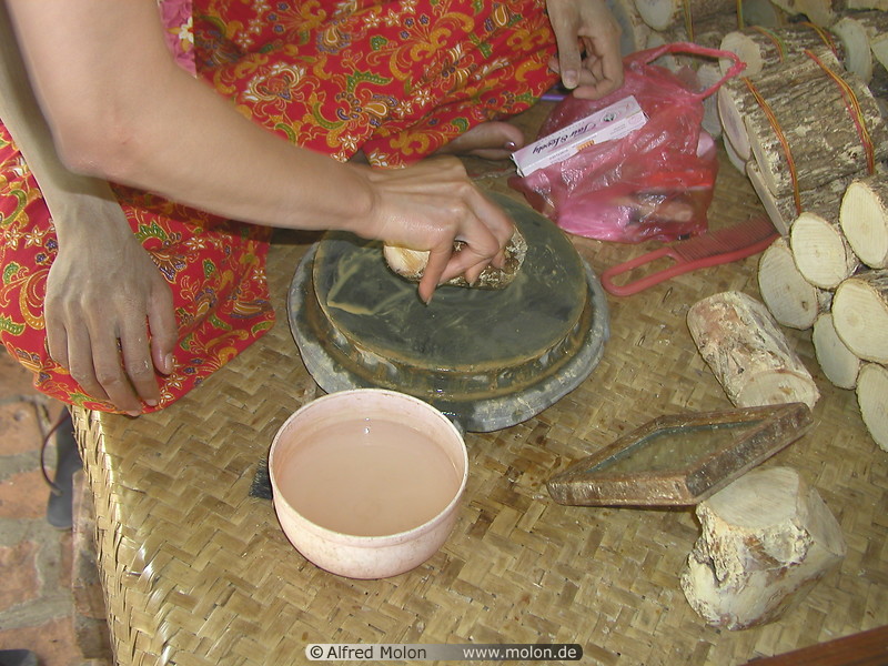 32 Thanaka paste preparation