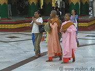 03 Buddhist nuns