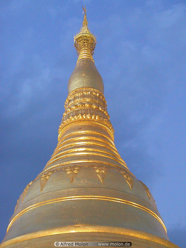 01 Shwedagon pagoda at sunset